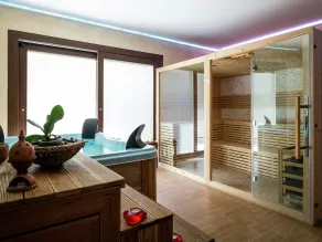 Gorgeous Holiday Home with Hot Tub, Whirlpool, Pool, Garden - Image 2