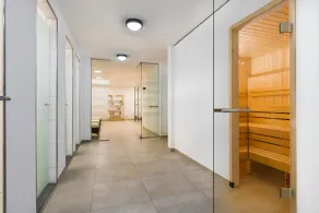 Exklusives Familienapartment mit Toller, Sonniger Dachterrasse und Zwei Bädern - Image 2