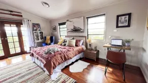 Romantic getaway cottage with beautiful sunset views near mulitple hiking trails - Image 3