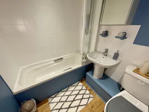 Cozy canal side house - Image 3