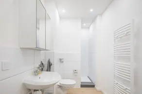 Spacious Two BR Close To Stadtpark and Street Parking - Image 2