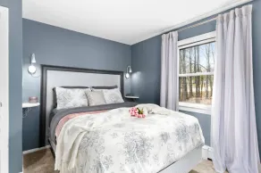 Unique space? Hot tub? King bed? Games Room? - Image 4