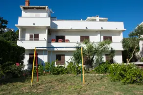 Cosy, modern, mediterranean apartment with seaview only 30 meters from the beach - Image 2