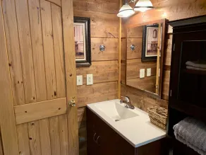 Woodside Nook Cabin at the BHR Farm Village: perfect hiking get-a-way - Image 3