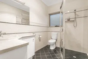 35 Hazel St - Pet Friendly outside only - Luxury - No Linen Included - Image 3
