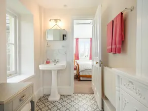 Nestled in the glorious Somerset countryside with views of the Mendips. - Image 4