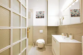 Reina Sofía Boutique - MadFlats Collection - Image 3