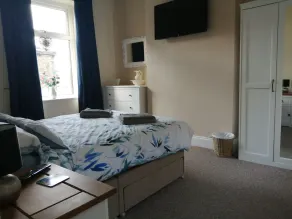 Stunning cosy cottage! Close to Haworth and amenities - Image 5