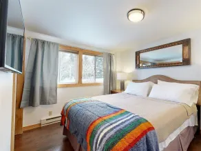 Hangseite 2BR / 1BA - 5 Minuten zu Fuß oder mit dem Auto zu den Aufzügen und zur Straßenbahn - 2. Etage - Whirlpool - Image 4