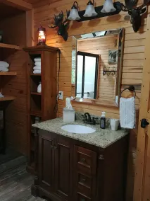 Welcome to Whipsaw a beautiful cottage ,just a 5 minute walk to see the lake!! - Image 3