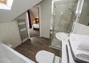 2 bedroom accommodation in Balmaha - Image 2