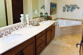Waipouli Beach Resort D402 - Modern Top Floor Ocean View Suite in Kapaa with AC! - Image 2