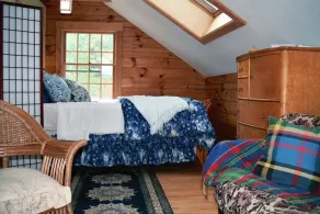 Jaw-Dropping Coastal Mountain & Ocean View Post & Beam Log Getaway - Image 3
