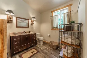 Eagles Nest-Charming One Bedroom Lake Views - Image 5