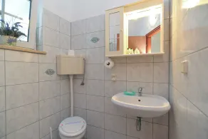 Holiday apartment with communal pool and air conditioning - Image 3