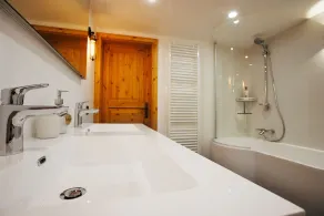 Pétillant Chalet aux 3 étangs avec SPA, Sauna et Véranda - Image 3