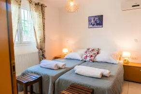 Villa Mellow - Three Bedroom Villa, Sleeps 6 - Image 4