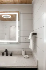 Industrial Luxury apartment - Newly remodeled and Sparkling clean! - Image 5