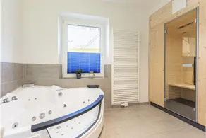 Superior Apartment with IR-Sauna & Whirlpool bath I - Image 2