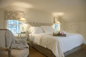 Luxurious farmhouse on Westlake Shore Sandbanks - Image 4