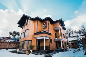Chinar Wood Cottage - Image 4