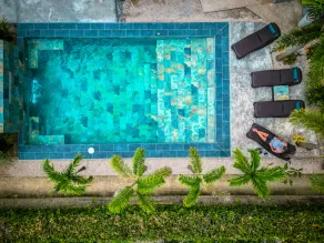 Modern Shipping Container With Beautiful Pool! - Image 3