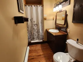 English Center Cabin - Image 4