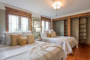 Kawartha Year Round Log Home! Direct Waterfront w/Sauna on the Snowmobile Trails - Image 4