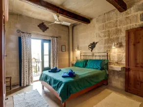 Stunning farmhouse with pool - Image 4