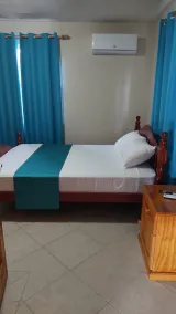 6 minutes drive to the airport - Image 5