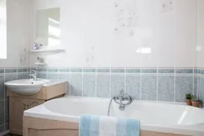 Detached Coastal Home 150m from Beach | Sleeps 8 - Image 4