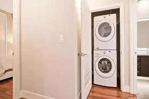 Spacious 2BR | Full Kitchen & Laundry | Gym | Mountain View - Image 2