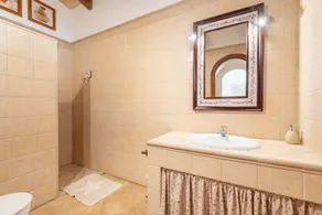 Majorcan Holiday Home with Pool, Wi-Fi, Garden and Patio - Image 4