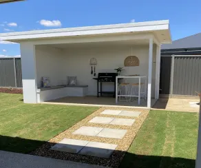 Large 4 bedroom home sleeps 10 guests - on golf course - Image 4