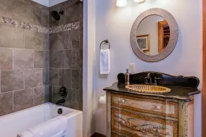 Suzie's Luxury Cabin Asheville HOT TUB  VIEWS  nr BILTMORE July 25% discount /mt - Image 3