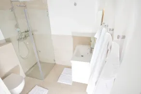 Apartamento de 5 * en el mar, nuevo equipamiento, WiFi gratis - Image 2