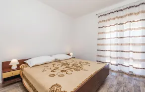 Apartamento acogedor de 2 habitaciones en Mandre - Image 4