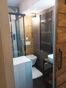 Industrial & cosy condo near centre-fully equipped/free parking - Image 2
