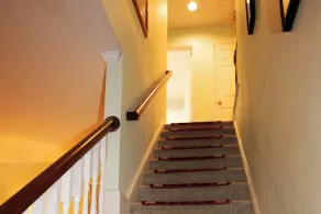 Cheerful 4-bedroom residential home  - Image 2