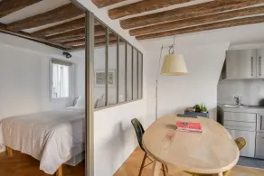Cosy & bright under the beams on Place Dauphine ID 319 - Image 3