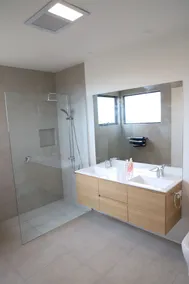 Ocean 2 Bay Views Beach House - with free Wi-Fi - Image 2