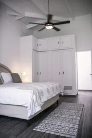 Amazing getaway in the city, 15 min to the airport, Natural Getaway! - Image 4