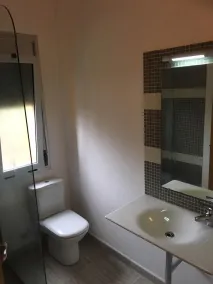 Stor privat pool, helt nybygget køligt luftigt fladt, haver, parkering, WiFi - Image 2