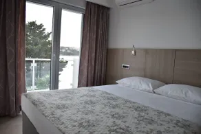Beachfront one-bedroom apartment - Image 5