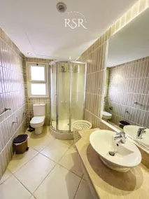 Luxurious apartment with a stunning sea view - Image 2