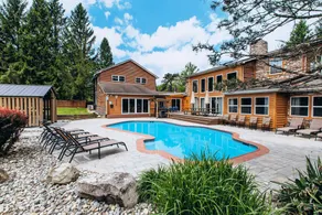 Amazing Luxury Estate i hjärtat av Poconos med privat uppvärmd pool och bubbelbad - Image 4