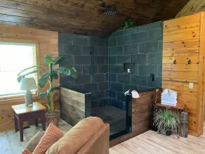 Jungle Fever Honeymoon Cabin Hot Tub - Image 2