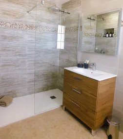 Villa spaziosa di lusso, aria condizionata, piscina enorme, 3 letto / 2 bagni, vista, tutti su un unico livello - Image 3