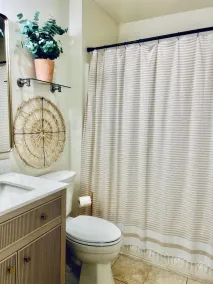 Bay Front Property in Walking Distance to the Beach and Local Ammenities - Image 3