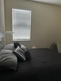 Romantic  /hot tub — 5 min from the mall - Image 4